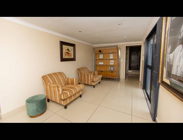 563M² OFFICE FOR SALE IN VINCENT